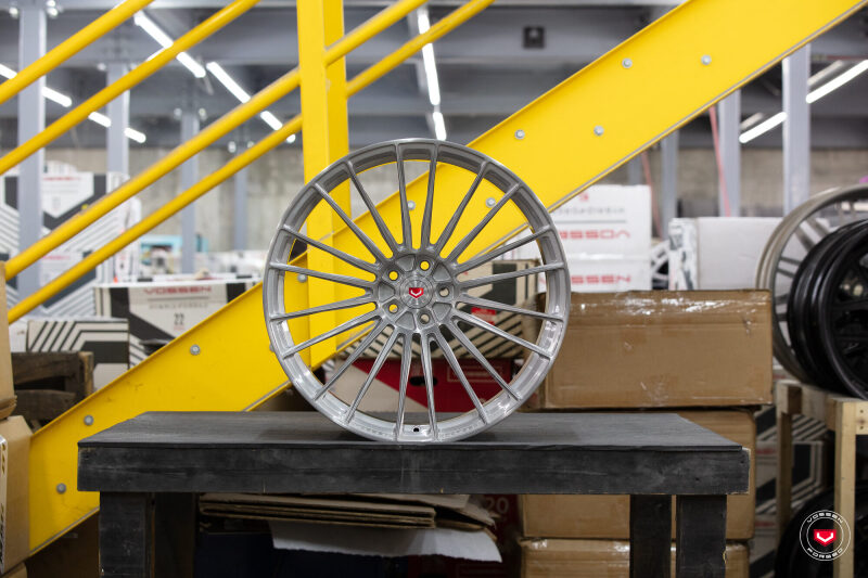 Vossen S17-04 20x9 / 5x112 / ET25 - Brushed Light Smoke Wheel